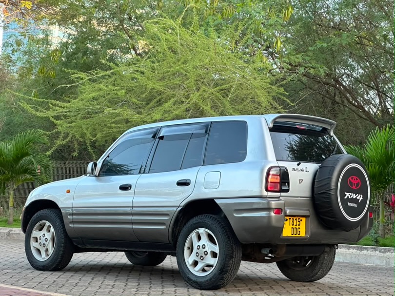 Magari Sokoni Toyota Rav4 ya Bei Poa 1998