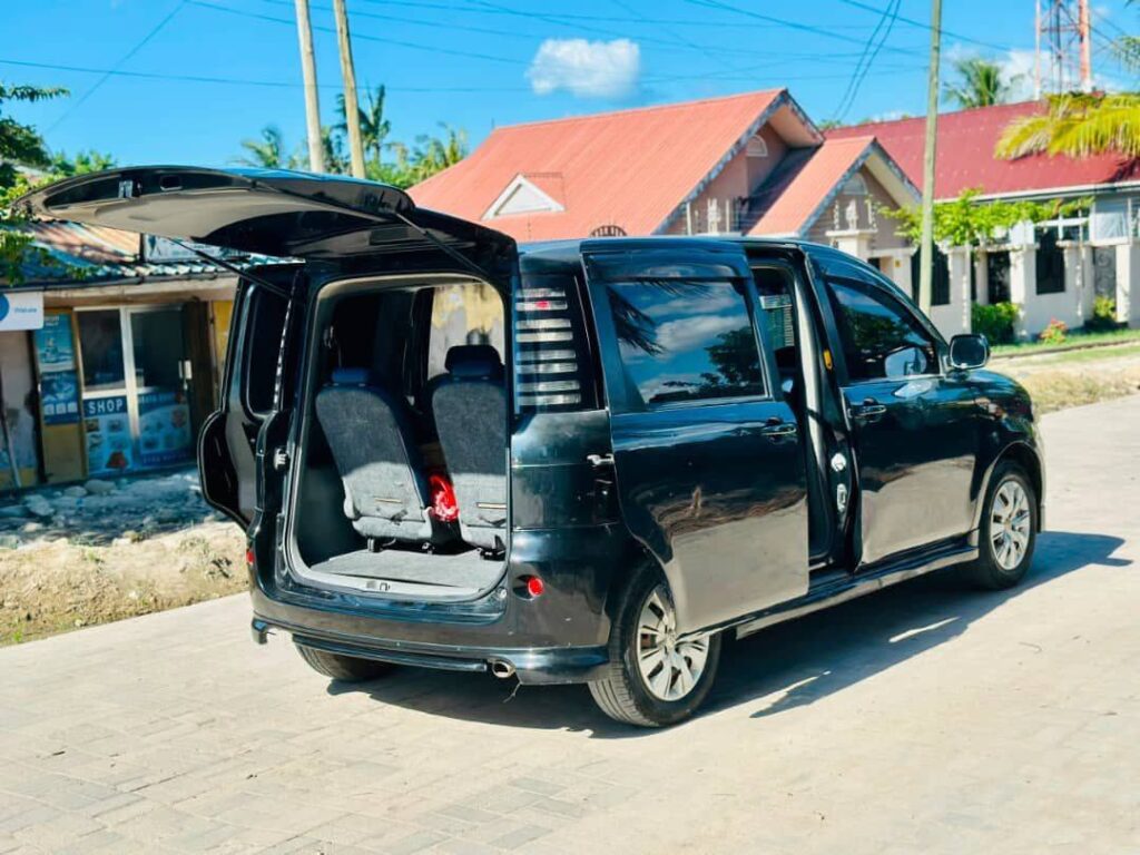 Magari Sokoni Toyota Sienta ya Bei Poa 2005