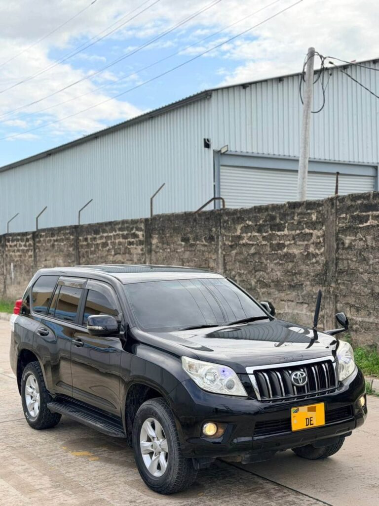 Magari Land Cruiser Prado 2011 lipo Dar es Salaam