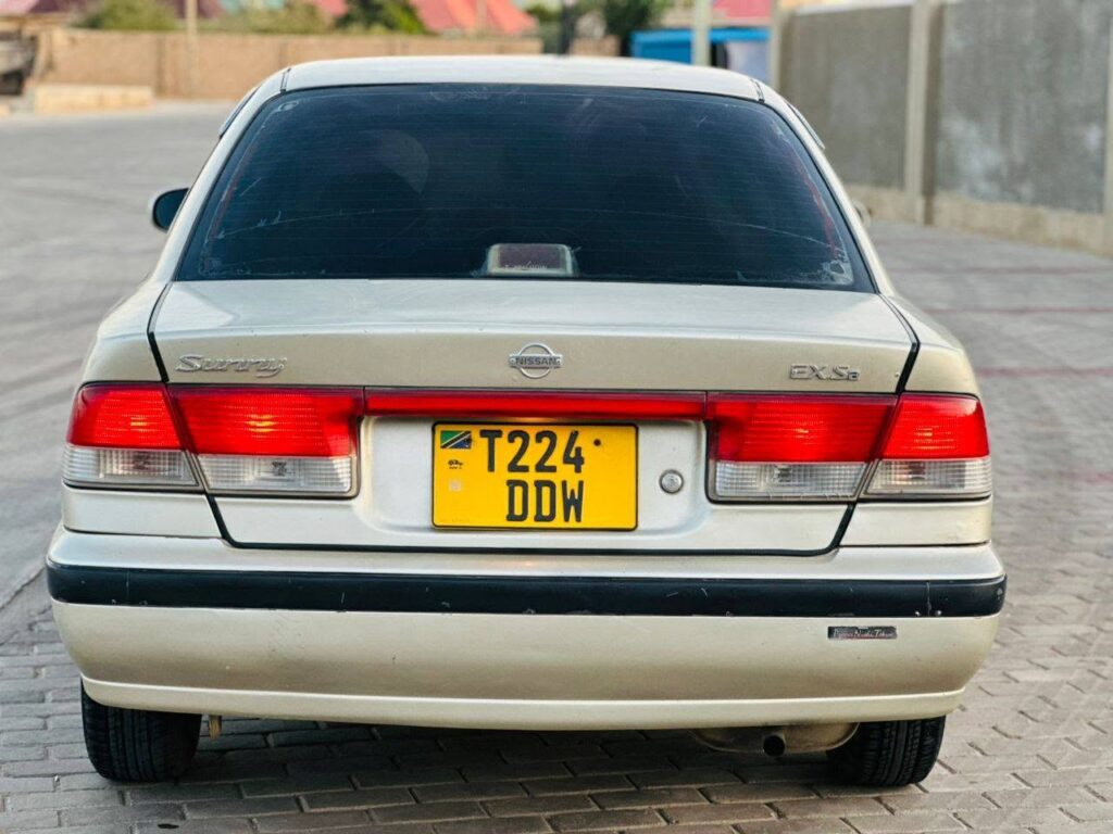 Magari Sokoni Nissan Sunny ya Bei Poa 2000