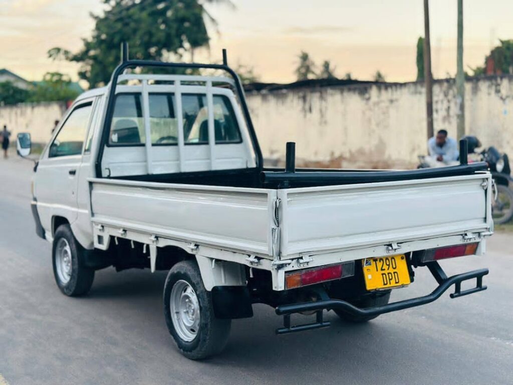 Buy Toyota LiteAce Truck 2003 for Sale in Dar es Salaam