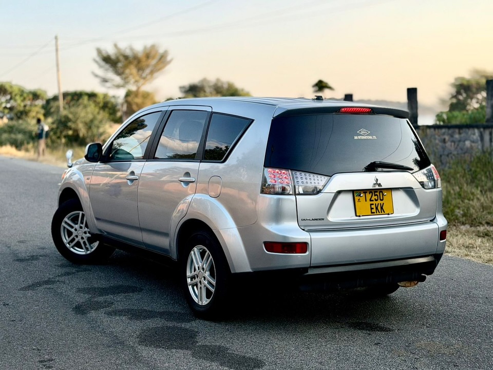Magari Used Mitsubishi Outlander 2006 Mwanza Tanzania