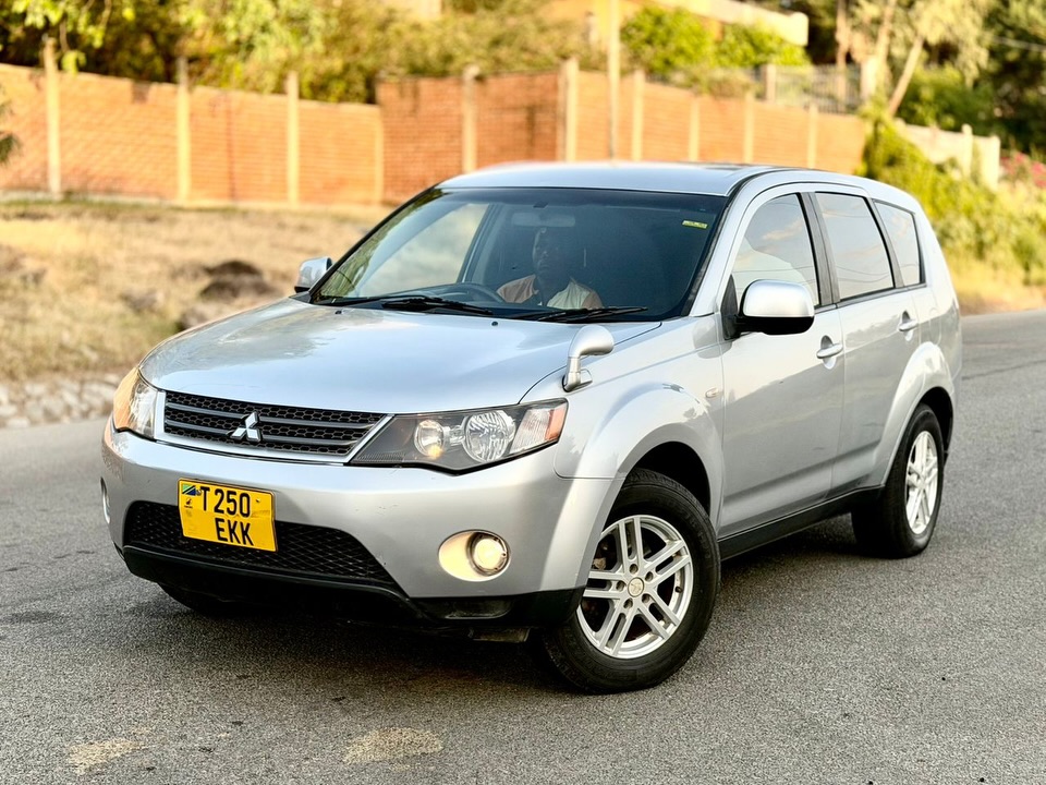 Magari Sokoni Mitsubishi Outlander ya Bei Poa 2006