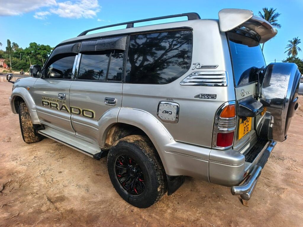 Magari Land Cruiser Prado 2000 lipo Dar es Salaam