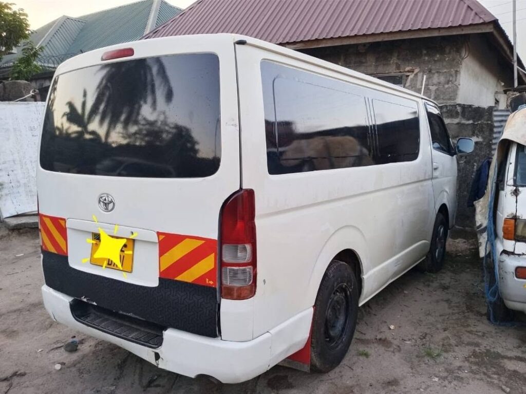 Magari Used Toyota Hiace 2006 Dar es Salaam Tanzania