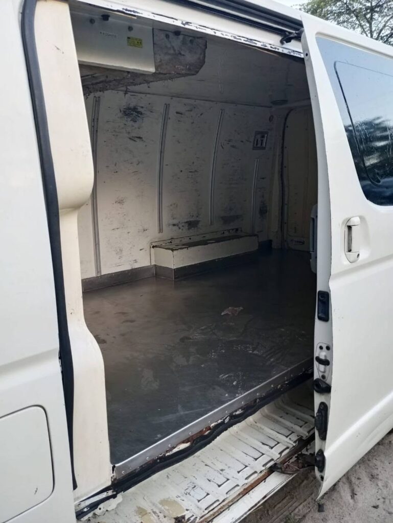 Toyota Hiace bei poa sokoni Dar es Salaam Tanzania