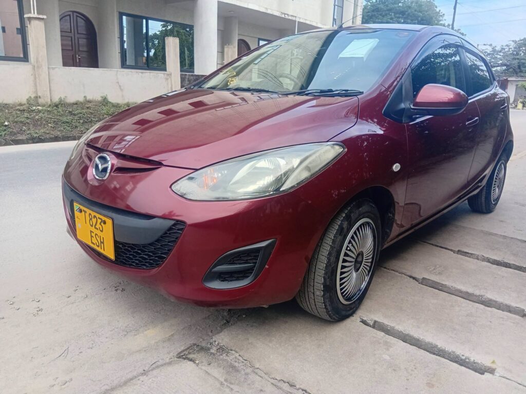 Magari Sokoni Mazda Demio ya Bei Poa 2012