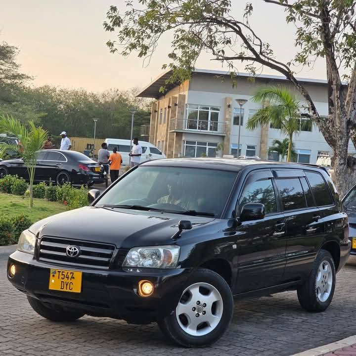 Magari Sokoni Toyota Kluger ya Bei Poa 2006