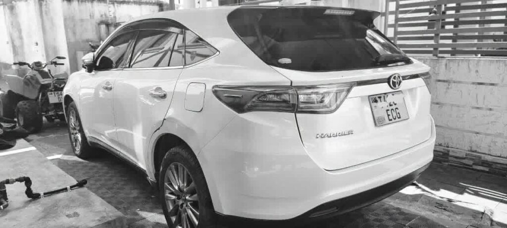 Toyota Harrier bei poa sokoni Dar es Salaam Tanzania