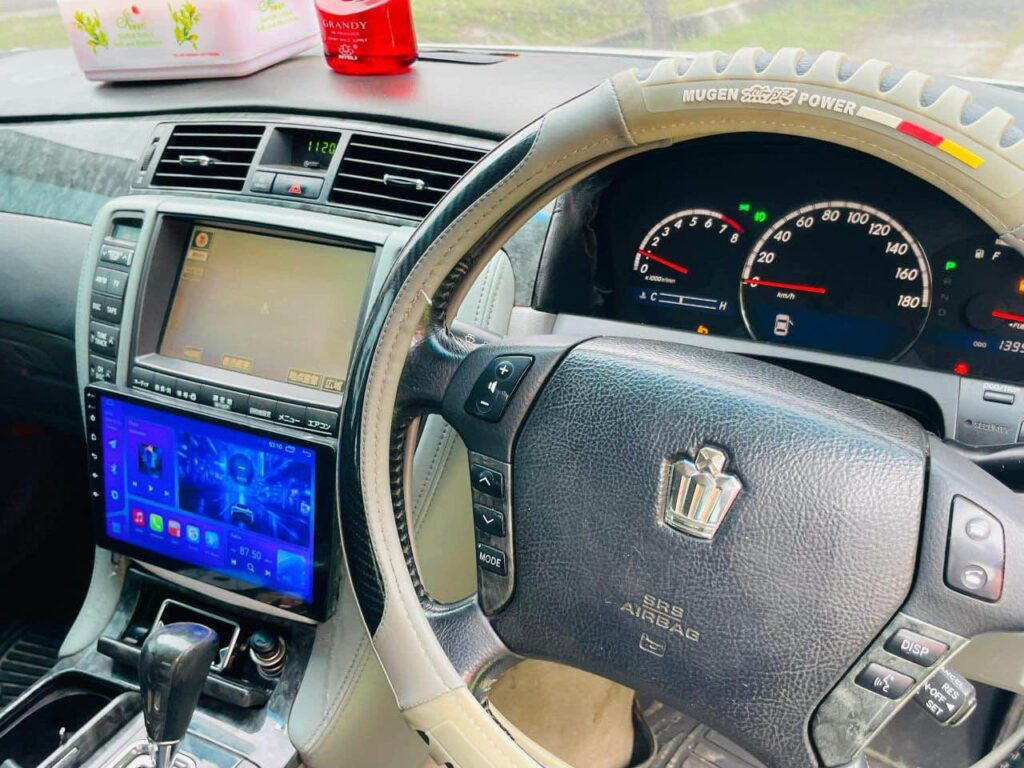 Price Toyota Crown 2005 for Sale in Dar es Salaam