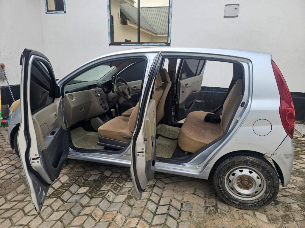Magari Sokoni Daihatsu Mira ya Bei Poa 2005
