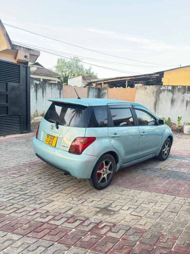 Toyota IST bei poa sokoni Dar es Salaam Tanzania