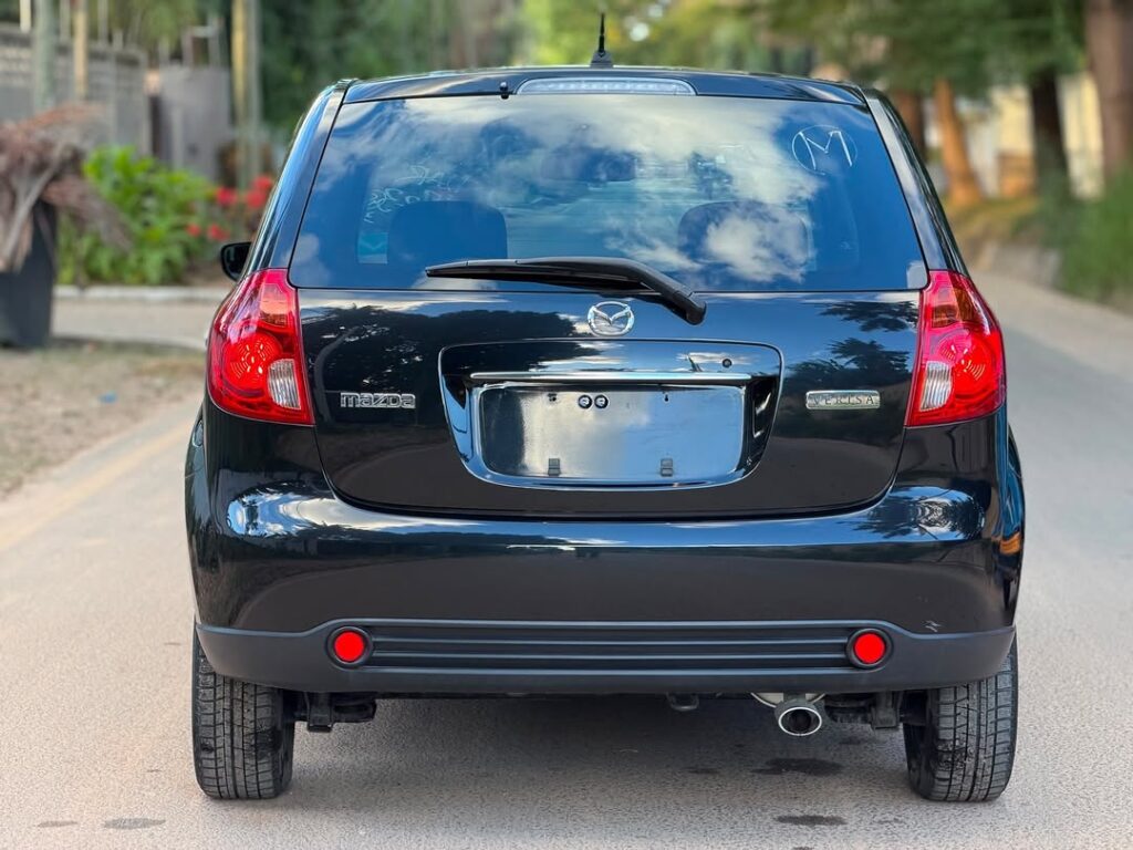 Mazda Verisa bei poa sokoni Dar es Salaam Tanzania