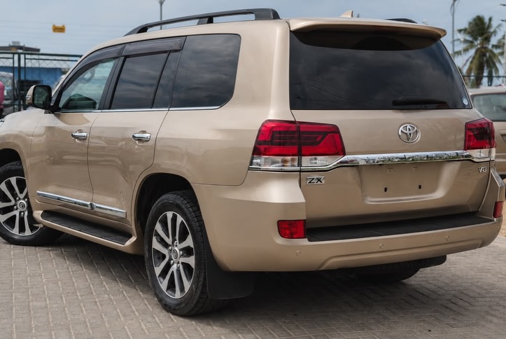 Magari Used Toyota Land Cruiser V8 2017 Dar es Salaam Tanzania