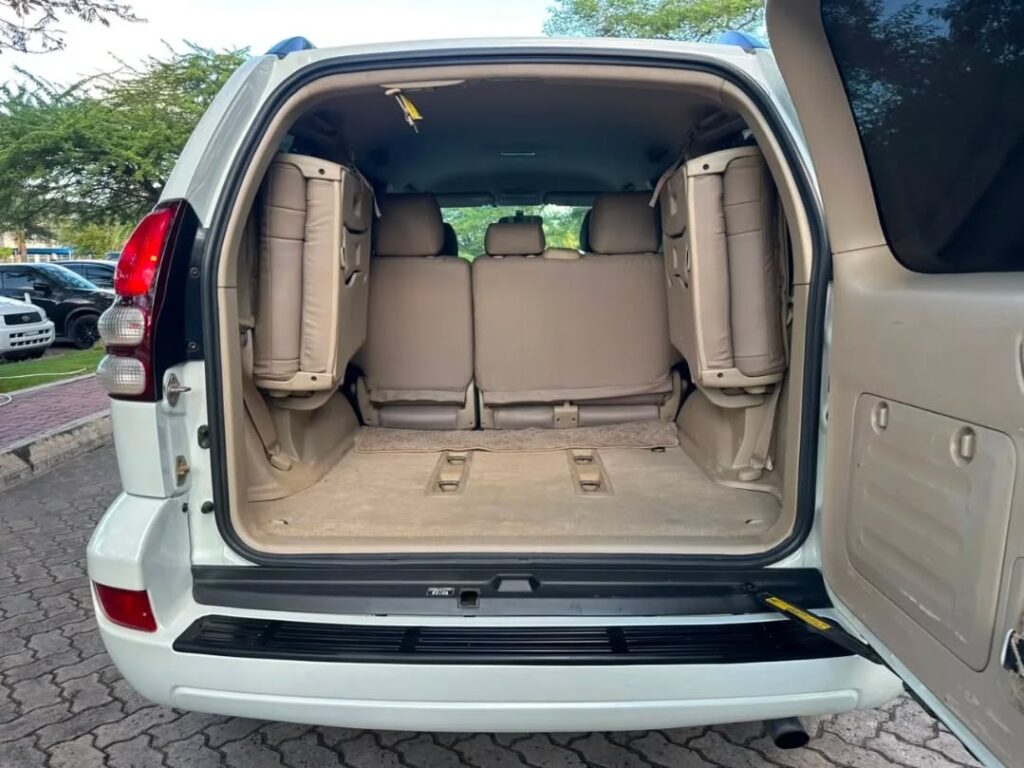 Magari Sokoni Toyota Land Cruiser Prado ya Bei Poa 2006