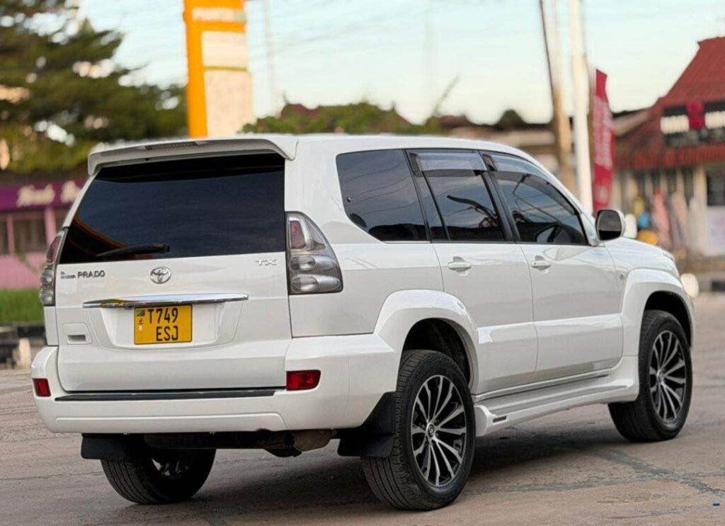 Toyota Land Cruiser Prado 2006 for Sale in Dar es Salaam