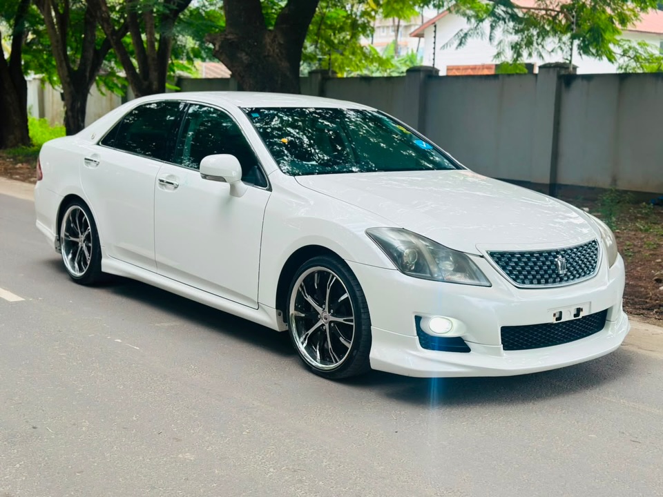 Bei ya Toyota Crown 2009 Sokoni Dar es Salaam Tanzania