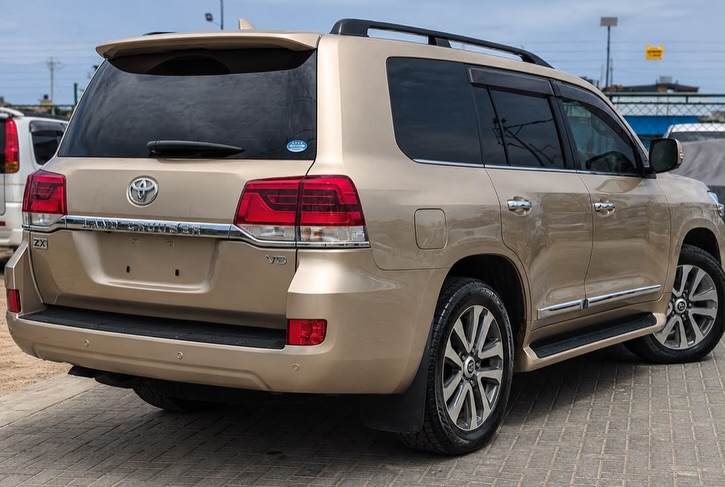 Toyota Land Cruiser V8 2017 Inauzwa Dar es Salaam Tanzania