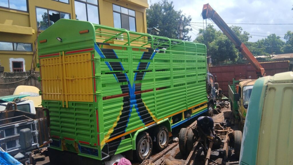 Buy Mitsubishi Fuso 2005 for Sale in Singida