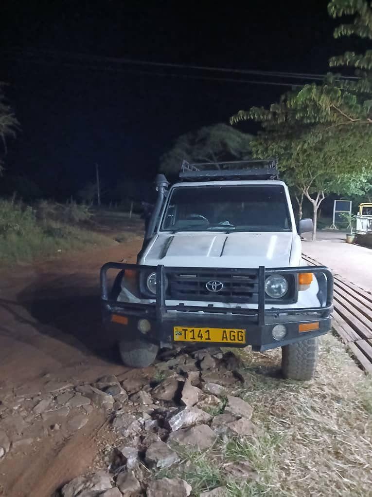 Magari Land Cruiser 76 SUV 2000 lipo Dar es Salaam