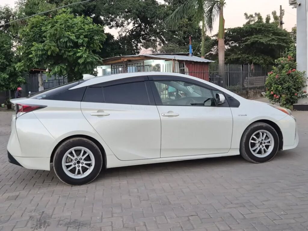 Toyota 2017 Inauzwa Dar es Salaam Tanzania