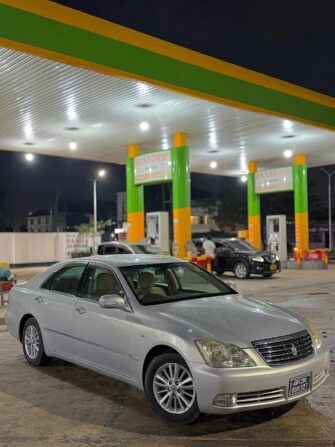 Price of Used Toyota Crown 2005 for Sale in Dar es Salaam Tanzania