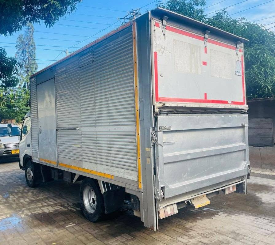 Magari Used Toyota 2007 Singida Tanzania