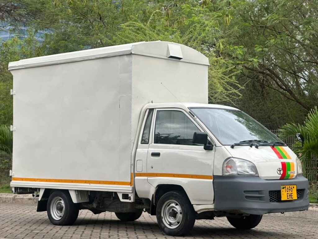 Magari Used Toyota TownAce 2007 Dar es Salaam Tanzania