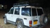 Magari Sokoni Toyota Land Cruiser 76 SUV ya Bei Poa 2000