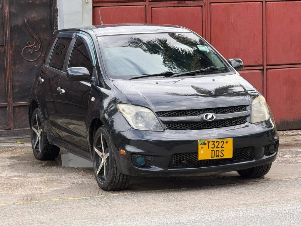Magari IST 2005 lipo Dar es Salaam