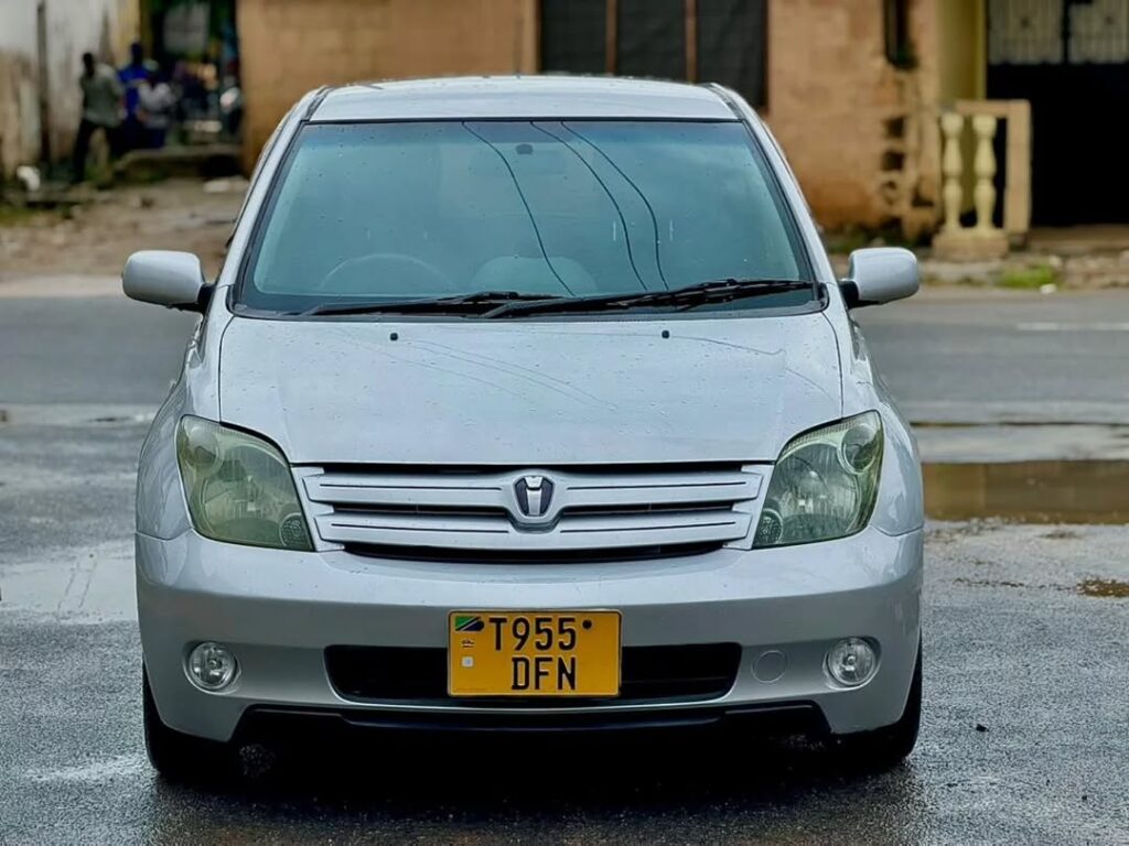 Magari IST 2003 lipo Dar es Salaam