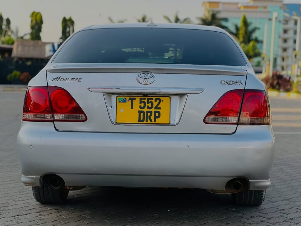Toyota Crown bei poa sokoni Mwanza Tanzania