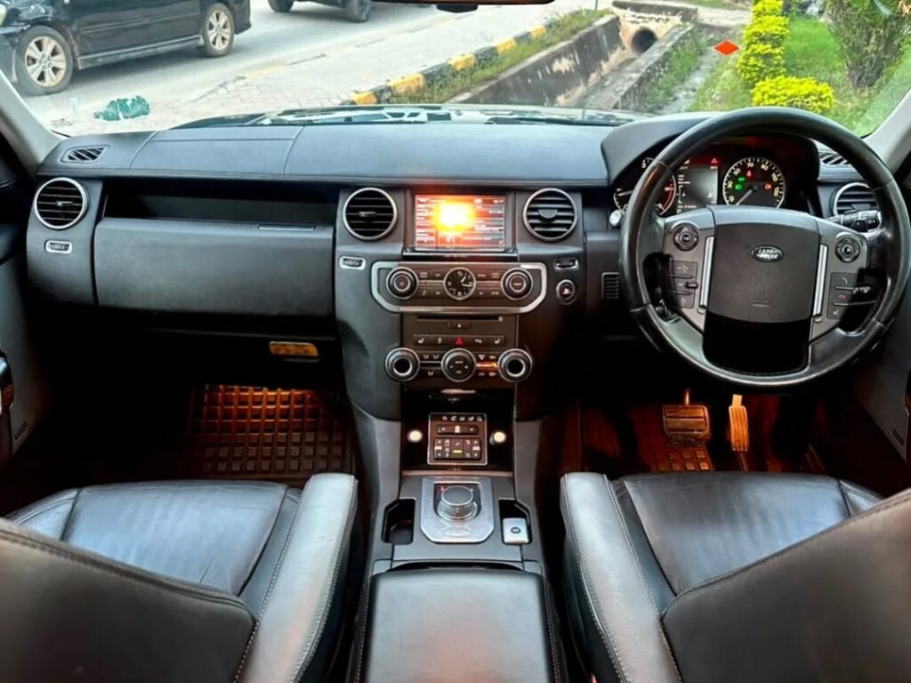 Land Rover Discovery 4 2013 for Sale in Dar es Salaam