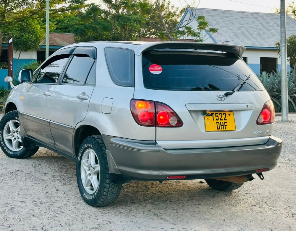 Price Toyota Harrier 2000 for Sale in Mwanza
