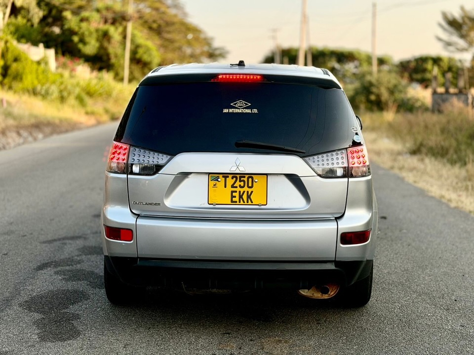 Mitsubishi Outlander 2006 Inauzwa Mwanza Tanzania