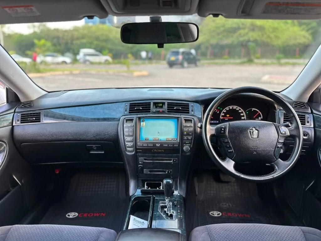 Toyota Crown 2006 for Sale in Dar es Salaam