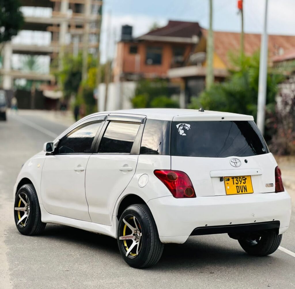 Toyota IST bei poa sokoni Dar es Salaam Tanzania
