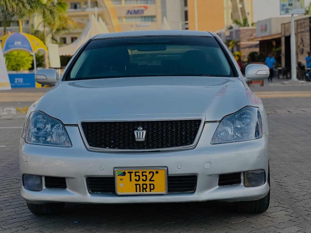 Magari Crown 2005 lipo Mwanza