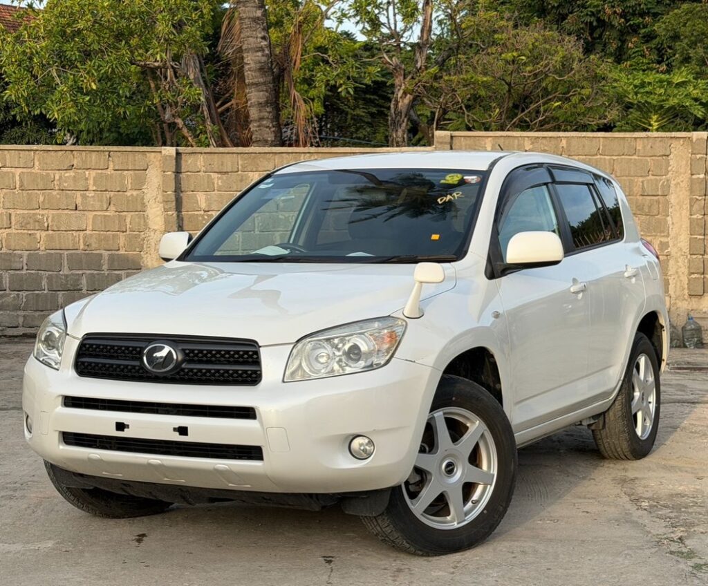 Toyota Rav4 bei poa sokoni Dar es Salaam Tanzania