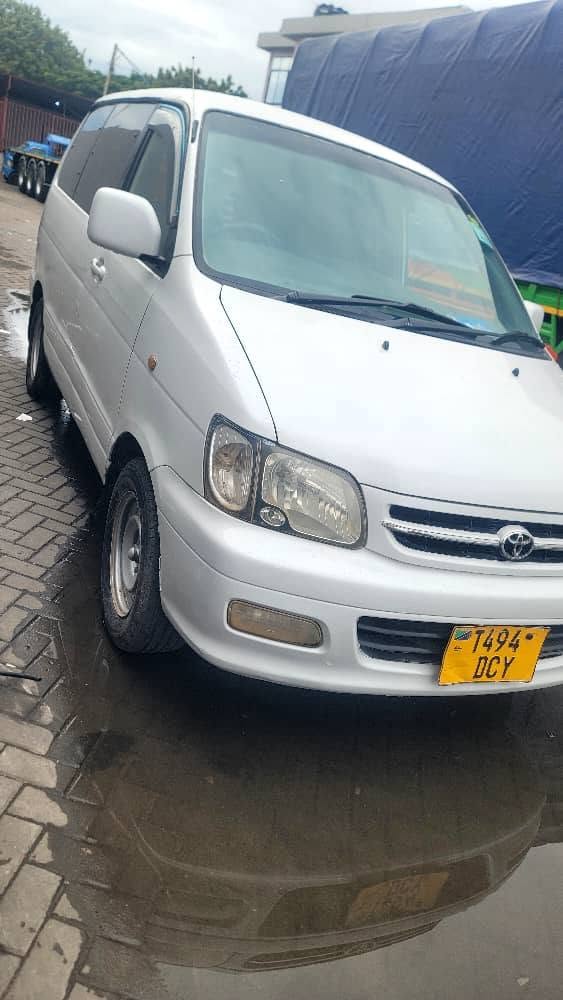 Toyota Noah bei poa sokoni Mbeya Tanzania