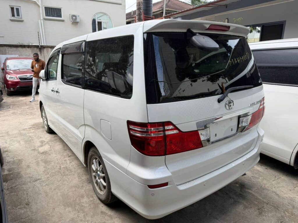 Toyota Alphard bei poa sokoni Dar es Salaam Tanzania