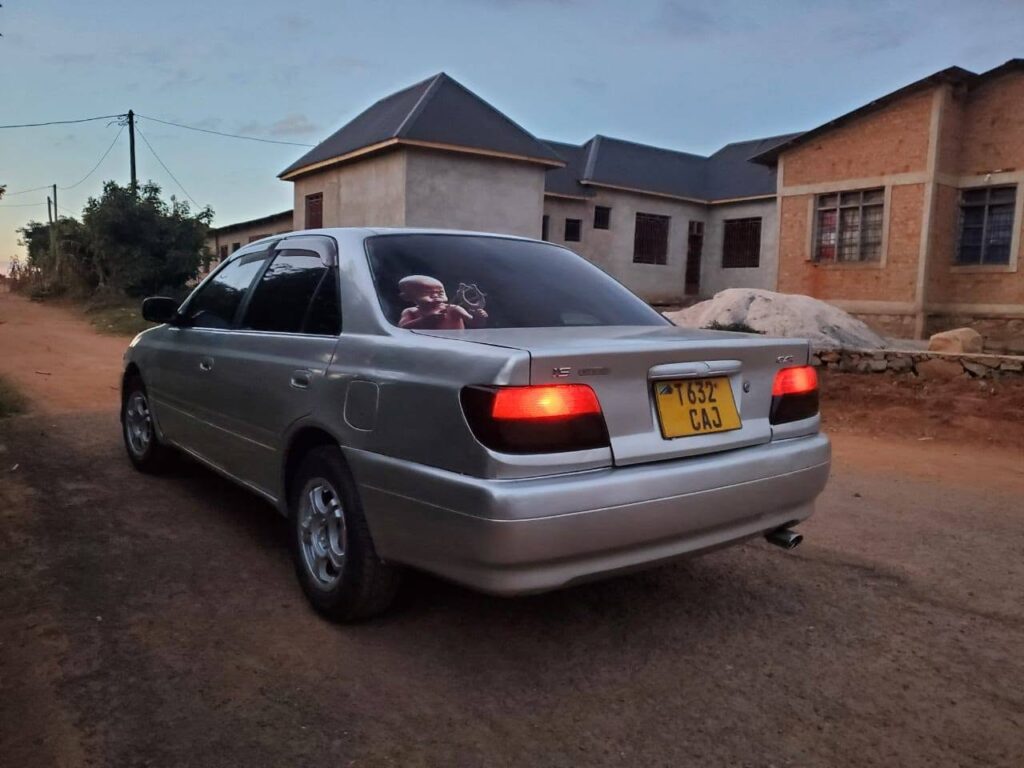 Magari Carina 1998 lipo Njombe