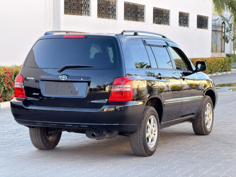 Toyota Kluger bei poa sokoni Dar es Salaam Tanzania