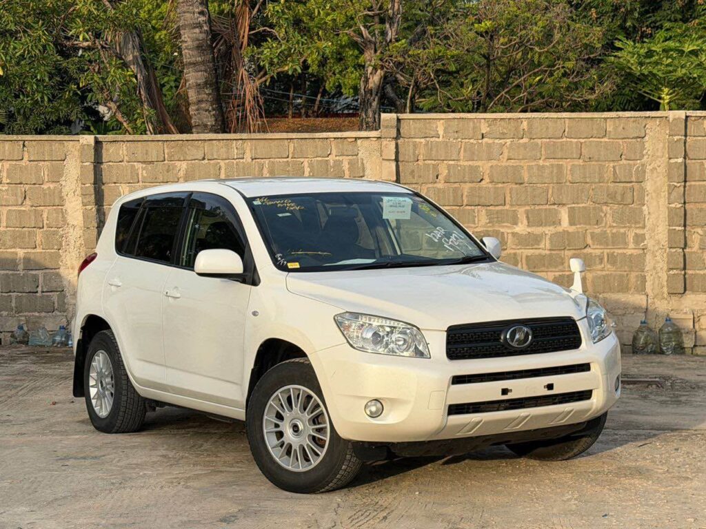 Magari Sokoni Toyota Rav4 ya Bei Poa 2005