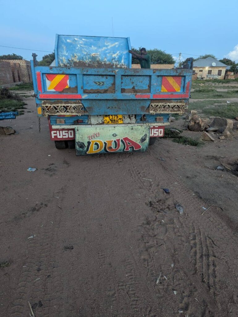 Magari Sokoni Tipper ya Bei Poa 2000