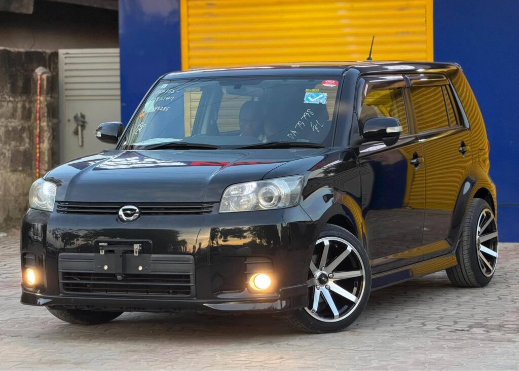 Toyota Rumion bei poa sokoni Dar es Salaam Tanzania