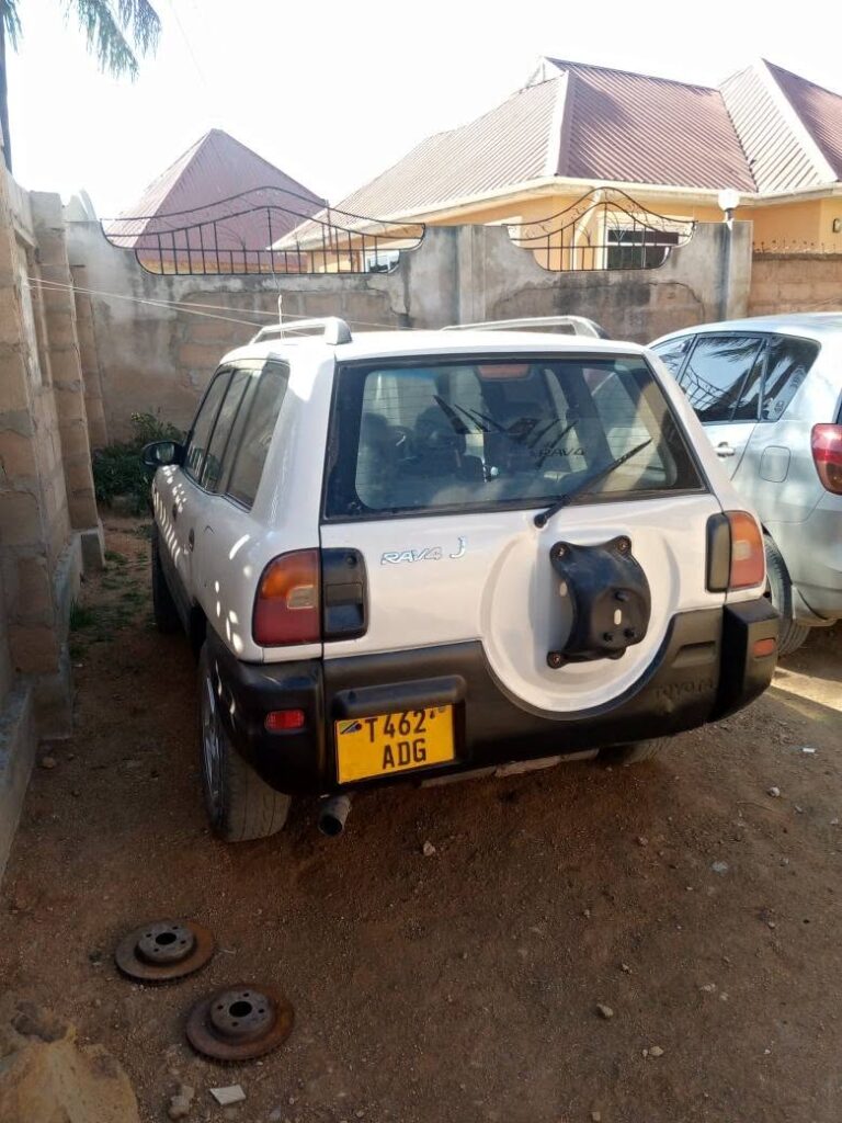 Magari Rav4 1996 lipo Singida