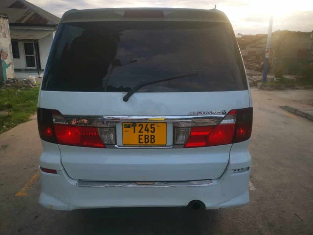 Magari Sokoni Toyota Alphard ya Bei Poa 2004