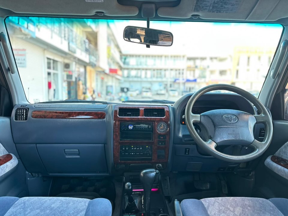 Magari Sokoni Toyota Land Cruiser Prado ya Bei Poa 2001