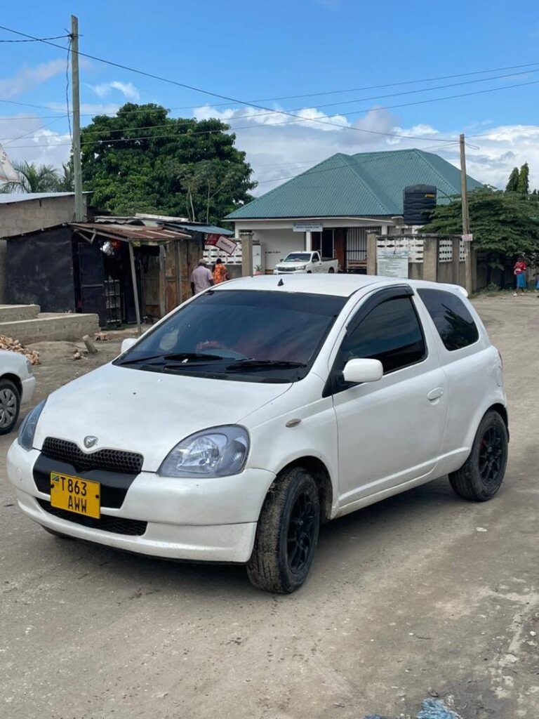Magari Vitz 2003 lipo Dar es Salaam